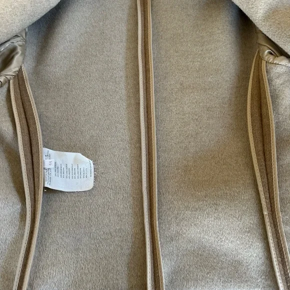 PRADA Blazer size 44 US4 Virgin Wool Camel